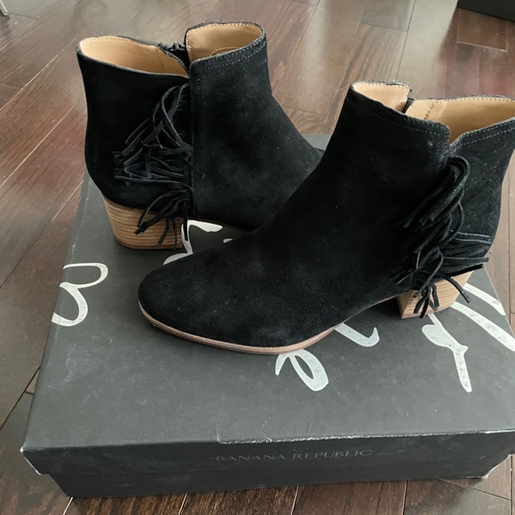 Banana Republic Black Suede Fringe Ankle Heel boot - Picture 2 of 5